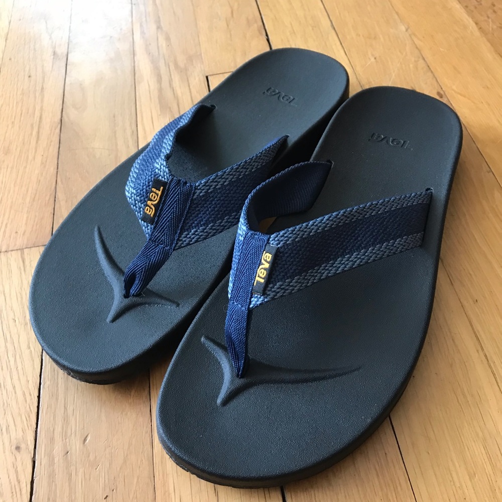 NWOT Men’s Teva flip flops